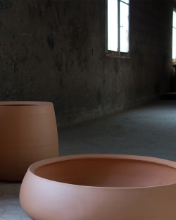 ULURU VASQUE OR BASIN